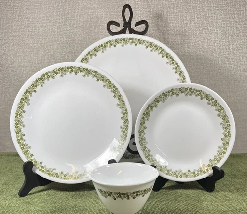 Corelle SPRING BLOSSOM Set of 4 Dinnerware White/Green "Craisy Daisy" Pattern