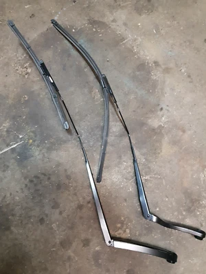 ve commodore wiper arms