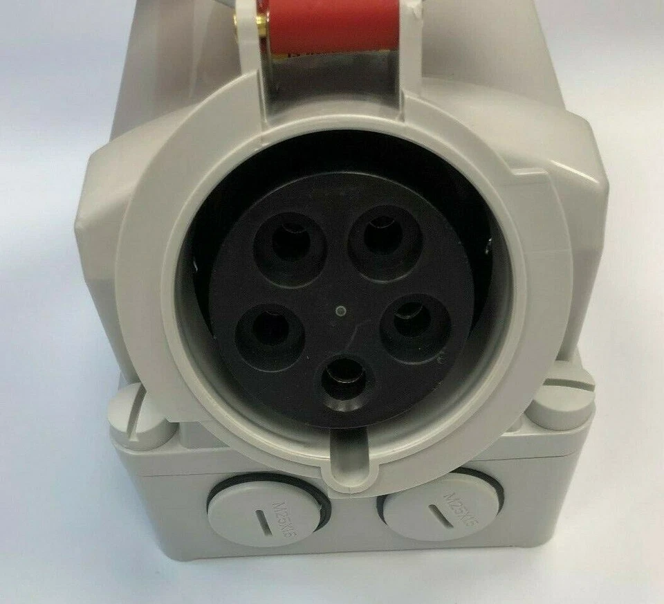 Red 32Amp 5 Pin Interlocked Socket + Plug Waterproof IP67 415v 3 Phase 3P+N+E - Image 3 of 4