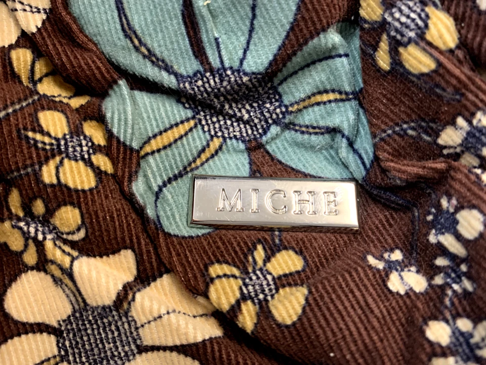 Bolso Clutch Miche Floral 9 x 14 x 2 Lindo bolso pequeño en muy buen estado. Foto 2 de 4