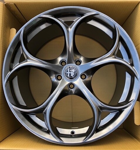 Jante anthracite Alfa Romeo Giulietta pour pneus hiver et trajets quotidiens