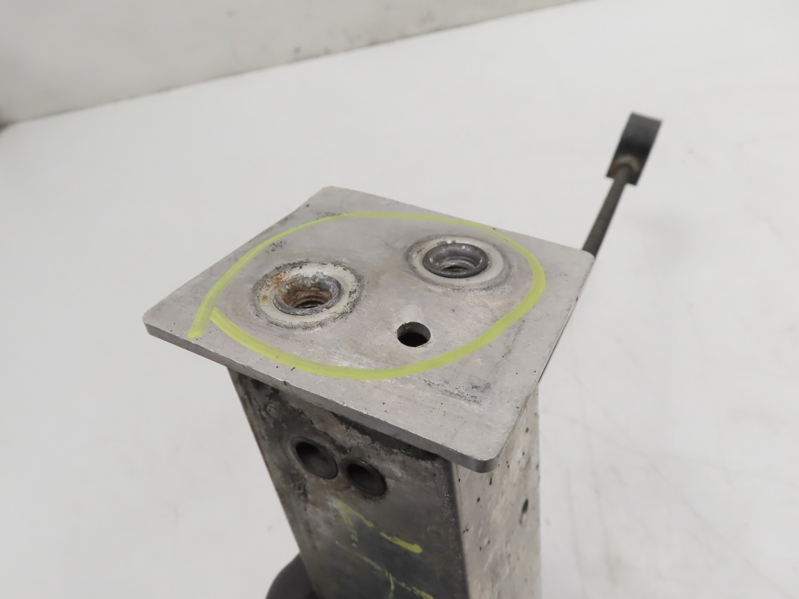 06 Lamborghini Gallardo #1310 Bracket, Bumper Mount Support Upper Taillight LH 4