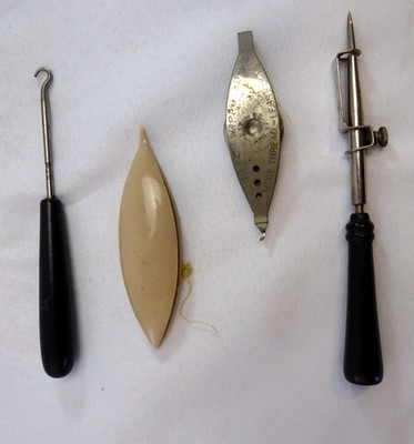 ANTIQUE SEWING TOOLS 2 SHUTTLES BOYE & LACE w BUTTON HOOK AND STILETTO STITCHER