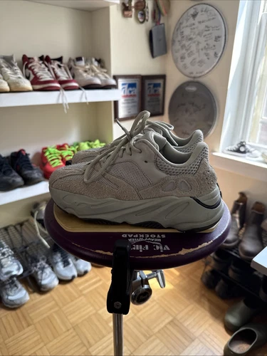 Yeezy Adidas Salt 700 Preowned Mens 5.5