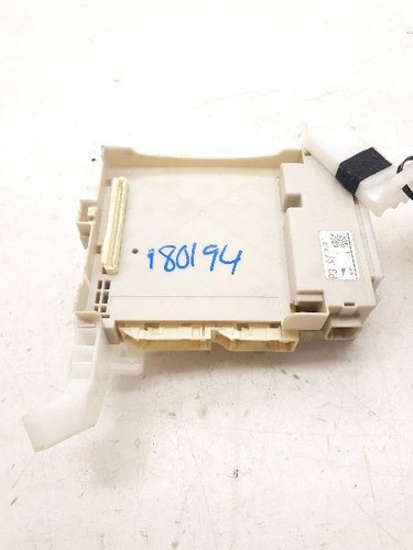 11 12 13 LEXUS CT200H 1.8L 4CYL LADO CONDUCTOR CABINA FUSIBLES MONTAJE CAJA - Imagen 2 de 12