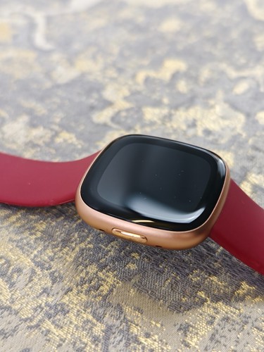 Google Fitbit Versa 4 Fitness Smartwatch with built-in GPS - Weak Battery - Picture 10 of 12