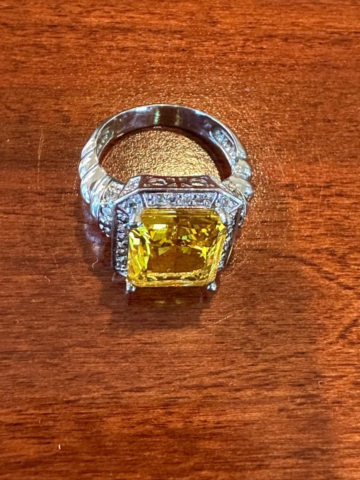 Anillo Diamonique Zafiro Amarillo Corte Radiante Plata de Ley Talla 6 Foto 3 de 4