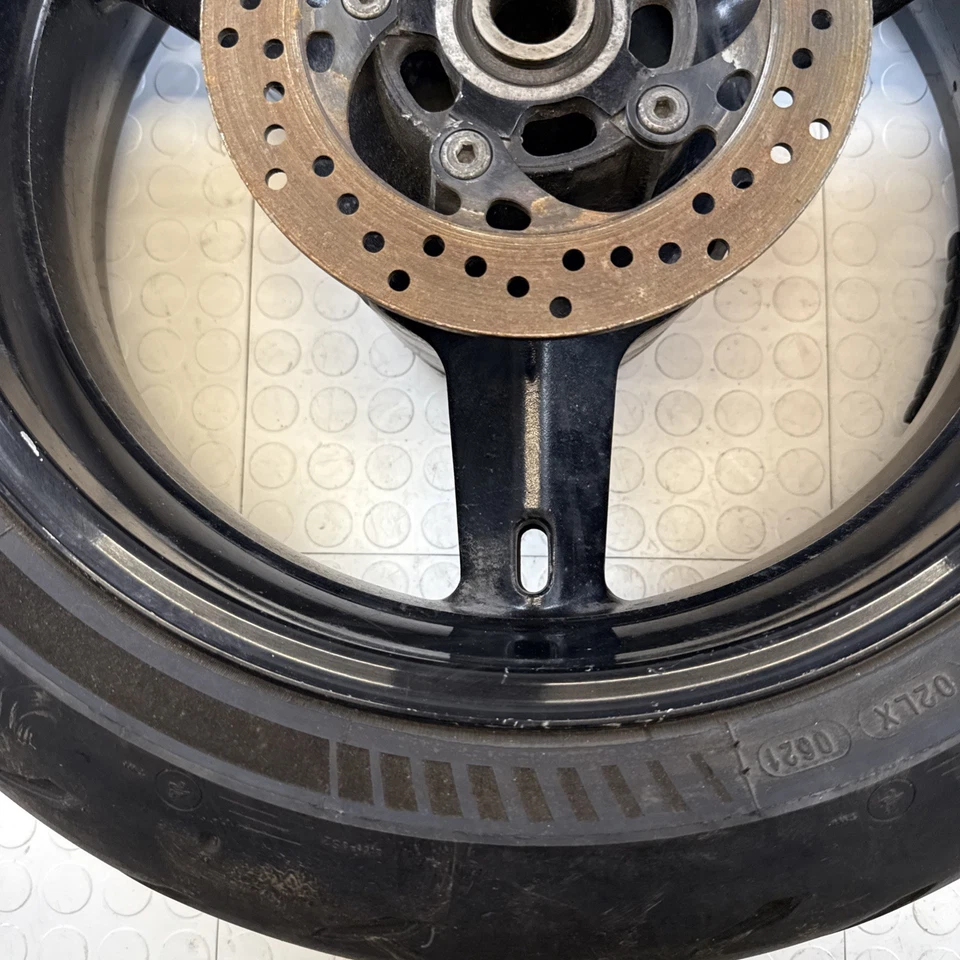 Llanta trasera Suzuki GSXR 600 750 2001-03 eje rotor y neumático dañado OEM Foto 2 de 4