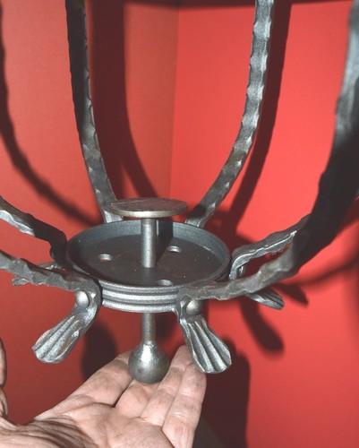 Plantadora de hierro forjado con cadena de misión retorcida hecha a mano por herreros de EE. UU. - Imagen 5 de 12