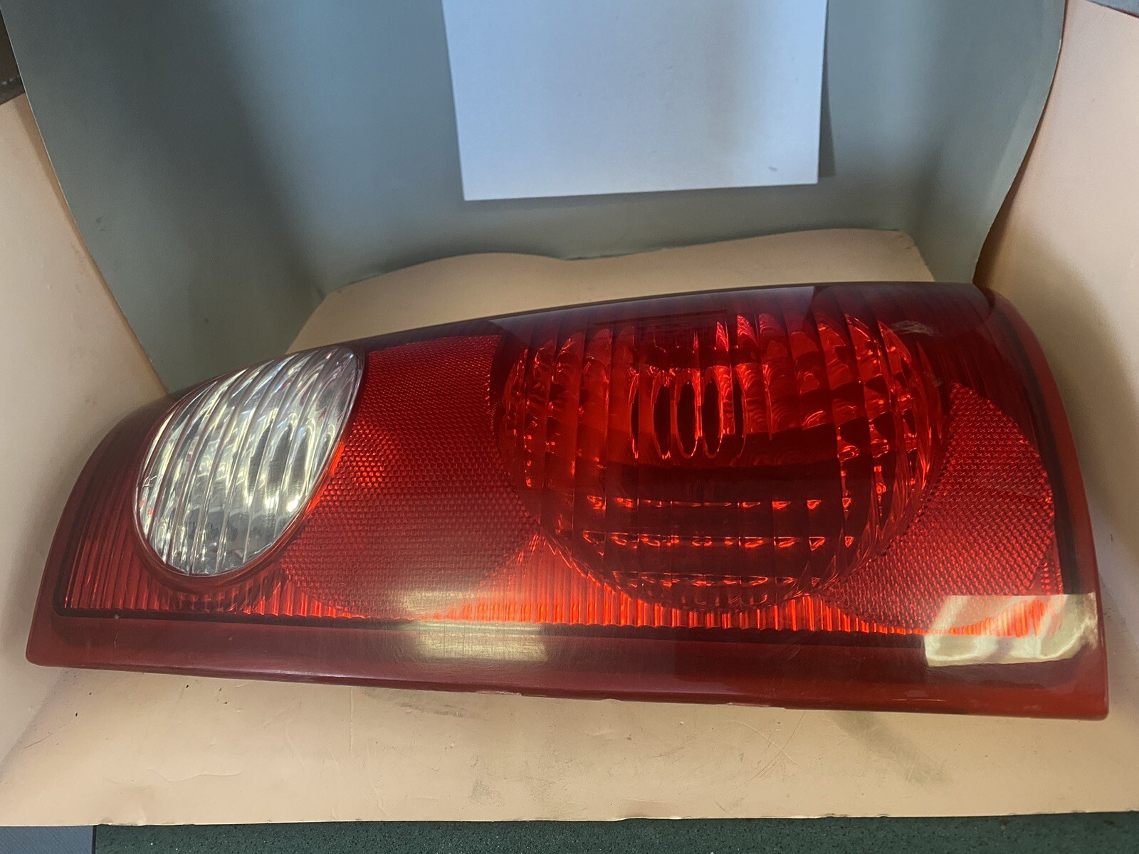 For Ford Explorer Sport Trac Tail Light 20012005 Passenger Side