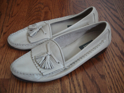 BALLY TASSEL/KILT DEERSKIN LIGHT TAUPE LOAFERS size 8.5 M