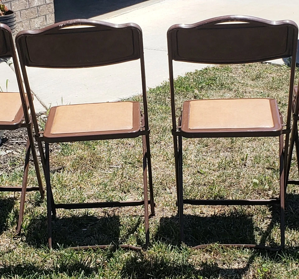 Sillas plegables vintage de metal marrón Hi Bid con asientos acolchados, números de patente  Foto 3 de 4