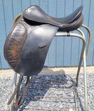 Crosby Prix StGeorge 17.5 Dressage Saddle
