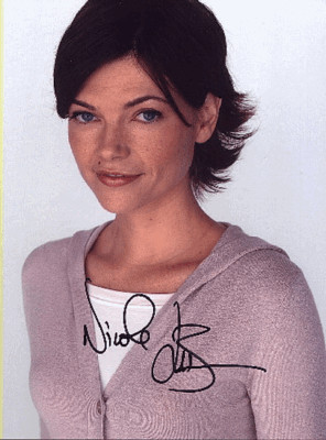 Nicole de Boer as Sara on The Dead Zone TV Series Autographed 8 x 10