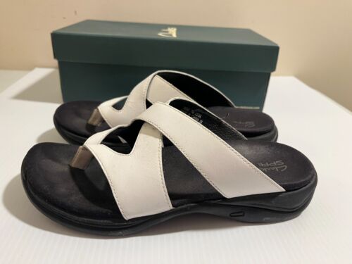 Gently Used Clarks Springers White Thong Sandals Leather Slip On Womens Sz 7