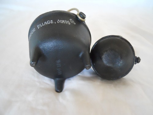 Wilton Miniature Cast Iron 3-Legged Pot With Handle Old Sturbridge Village Mass - Picture 7 of 10