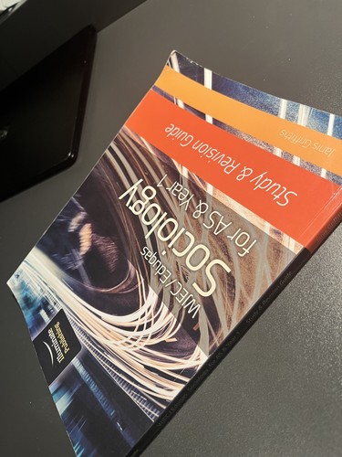 WJEC/Eduqas Sociology for AS & Year 1: Study & Revision Guide by Janis Griffiths - Bild 8 von 8