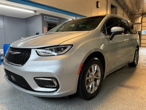2023 Chrysler Pacifica Touring L AWD 32K Miles