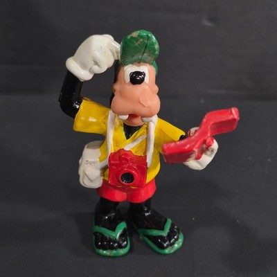 Disney Goofy Holding Red School Book PVC Figure 2.5''