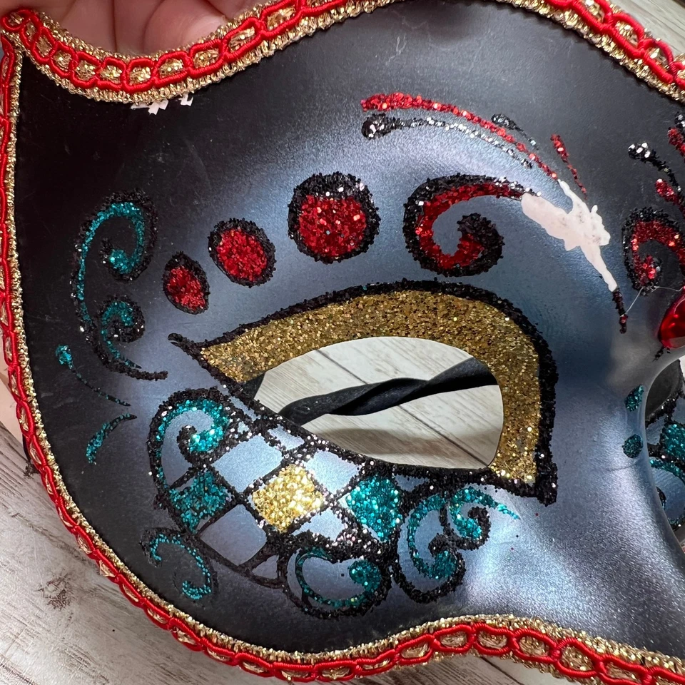 Máscara de mascarada pintada a mano hecha en Venecia Italia muelle 1 importaciones con etiquetas rojas Foto 4 de 4