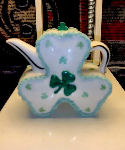 Vintage IRISH DRESDEN LACE PORCELAIN TEAPOT MULLER VOLKSTEDT