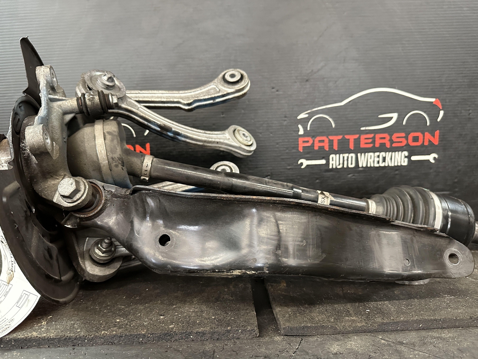 14-17 MASERATI GHIBLI REAR DRIVER LEFT KNEE SPINDLE KNUCKLE AXLE STUB HUB