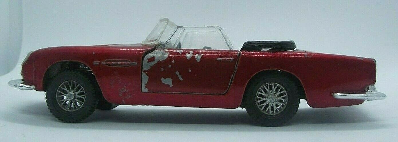 Dinky 110 Aston Martin DB5 - Original Model with new windows & Bumpers (DT2058) - Picture 2 of 7