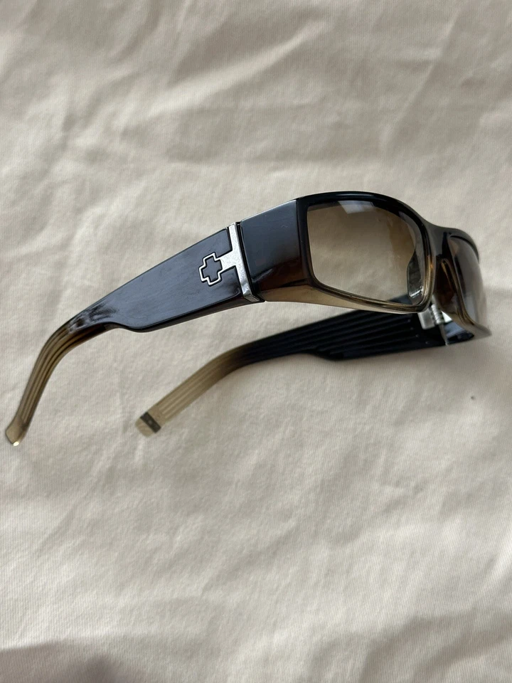 Óculos de sol femininos espiões - Imagem 3 de 4