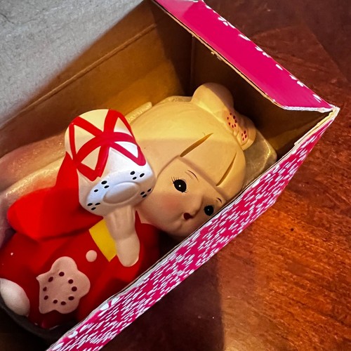 Vintage Japanese Kokeshi Doll Figurine Red Kimono Blonde Bun Hair Collectible - Picture 6 of 7