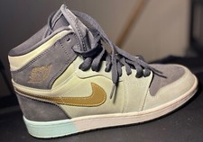 nike air jordan 1 retro high size 7y 332148-300 green and gold great condition