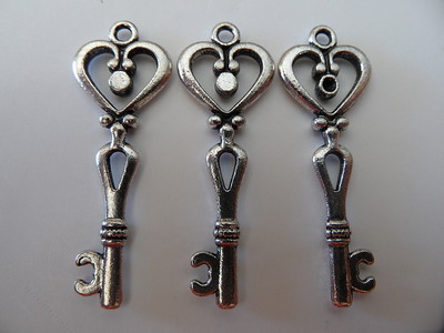 3 Breloques Métal Argenté Forme Clé - Pour Création Bijoux Perles Charms