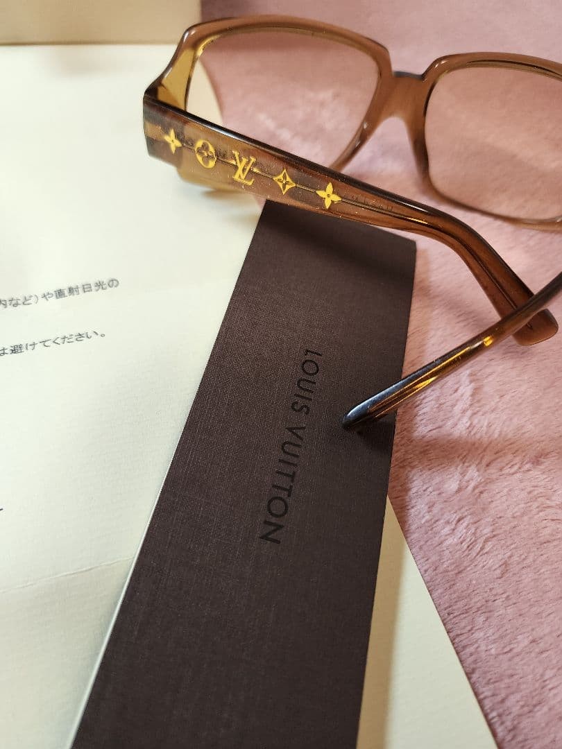 小物 Louis Vuitton Brown Glitter Sunglasses 小物 Louis Vuitton Brown Glitter Sunglasses LOUIS VUITTON Women