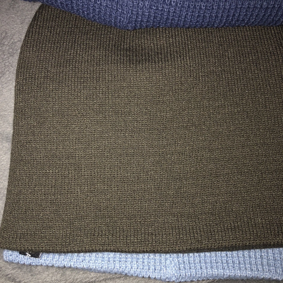 Paquete de 3 gorros gofre multicolor DCShoeCOUSA. 2 tonos azul+1 marrón. Precio de venta sugerido por el fabricante $48 Foto 4 de 4