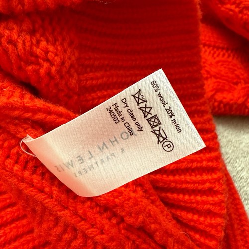 John Lewis A.W.A.K.E. Mode asymmetrischer Pullover mit Zopfmuster und hohem Wollanteil rot 8 UVP 149€ - Bild 12 von 13