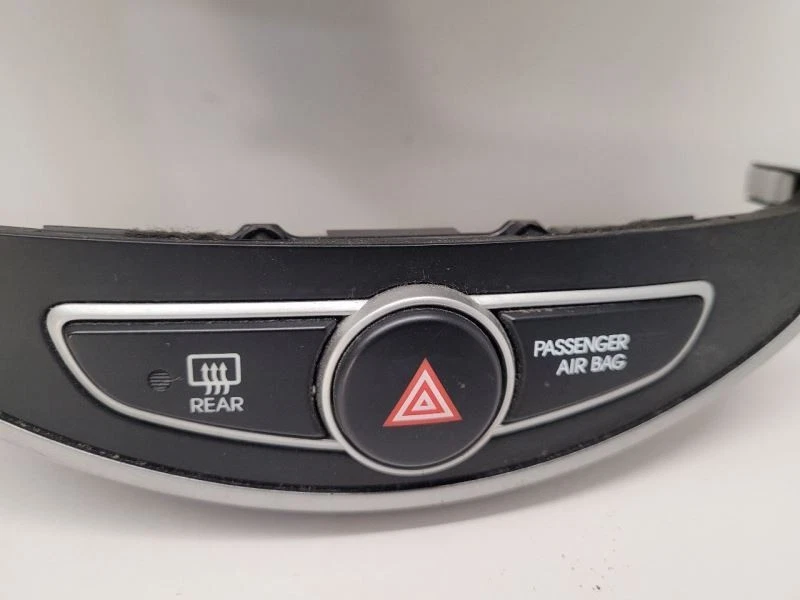 Hyundai Accent 2012 2013 2014 2015 2016 2017 radio tablero bisel embellecedor 847401R200 Foto 2 de 4