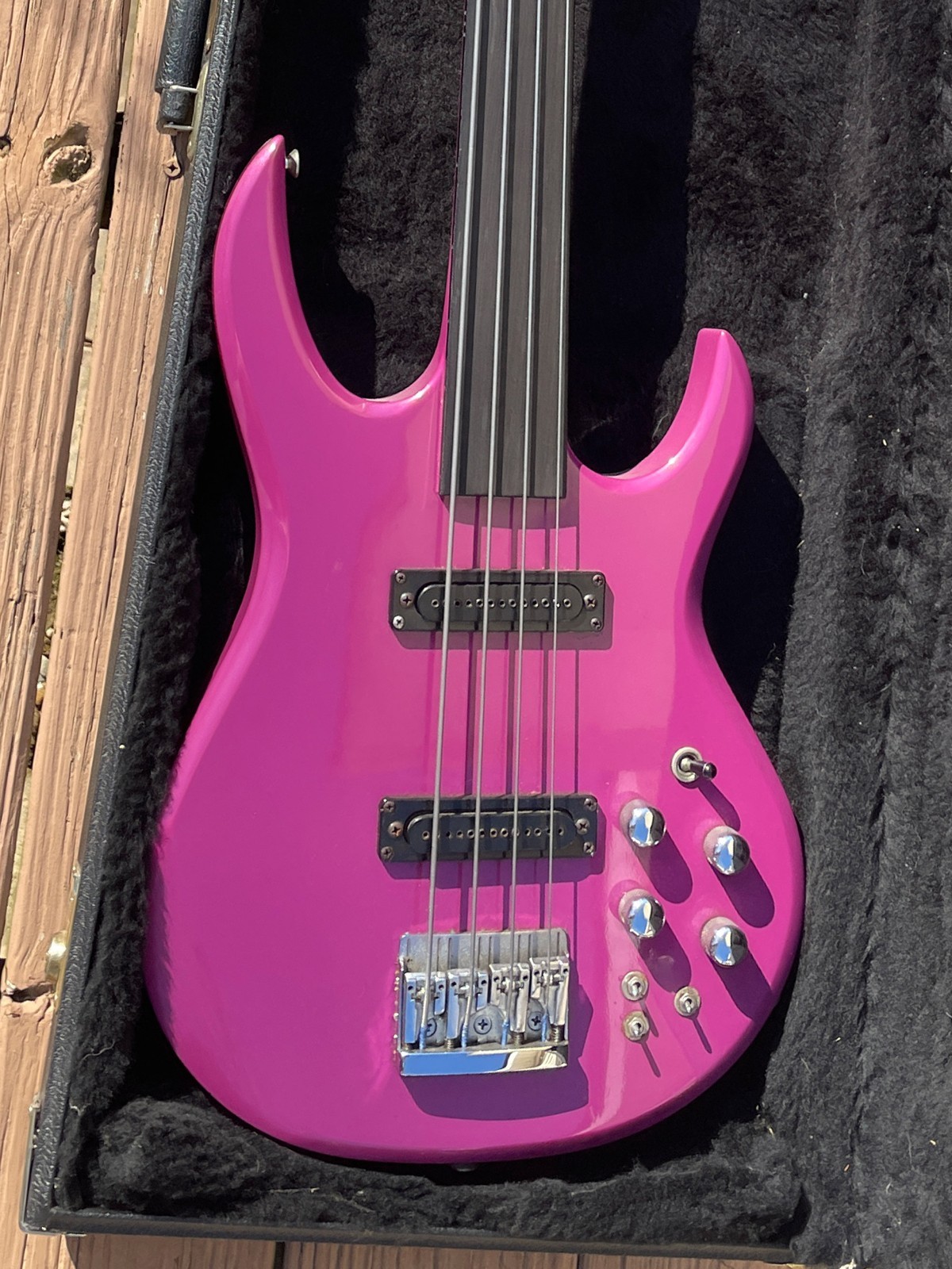 1988 Carvin LB70F Fretless Electric Bass Guitar