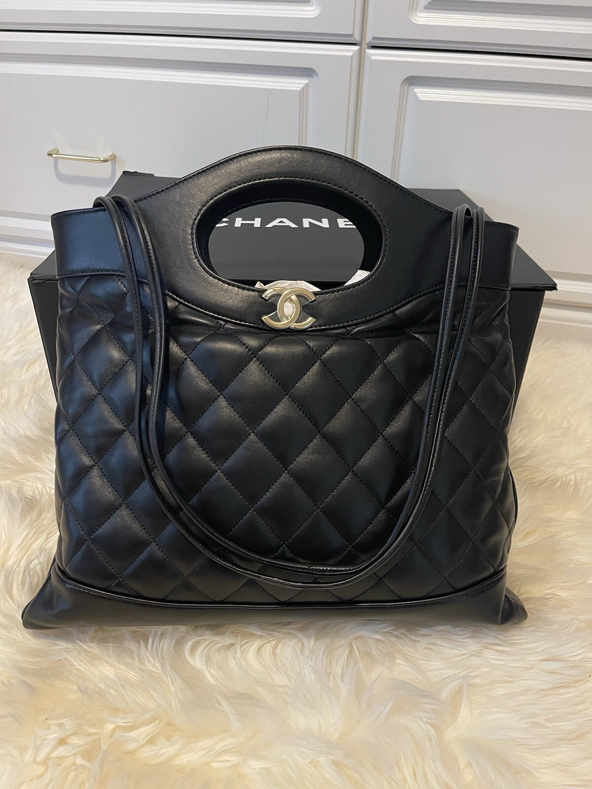 Chanel Black Lambskin Quilted Large 31 Shoulder Bag-image