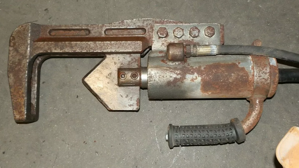 12 Volt Supershear Catalytic Converter Cutter USED