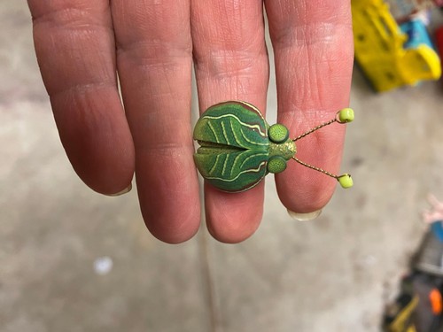 Vintage Handmade Joyce Fritz Studio Yipes! Polymer Clay Green Bug Pin - Picture 4 of 9