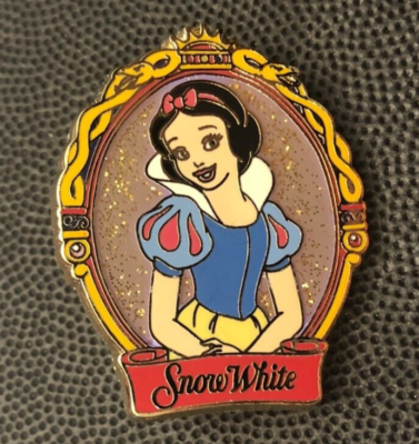 Disney pin 12524 Snow White princess 12 Months of Magic glitter