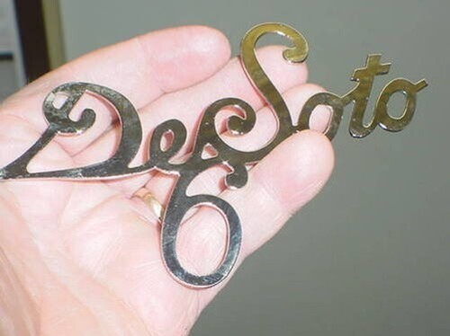 DeSoto 6 Radiador Reja Script 1920-1930s Latón Nombre o Emblema - Picture 3 of 5