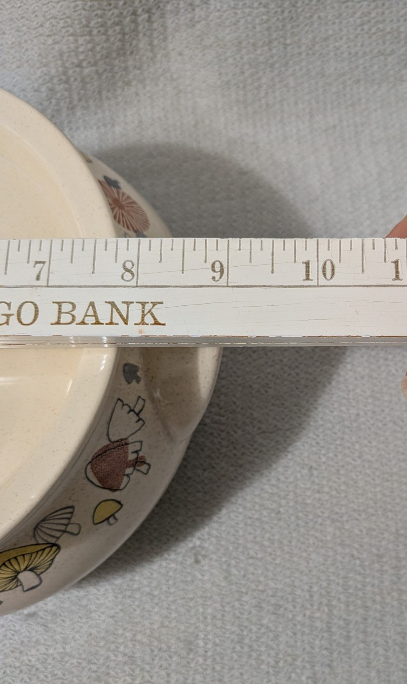 Franciscan Woodlore Mushroom Covered Casserole Dish -2 QT -MCM - GMB - Imperfect