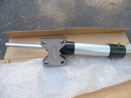 Cilindro de dirección intraborda hidráulico Morse Controls P/N D308610 Z204 - Imagen 1 de 6