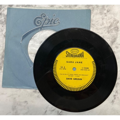 Dave Grusin 7" Jukebox Compact 33 Sara Jane / The Party's Over Epic S 70580 - Imagen 3 de 6