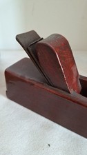 rabot ancien en bois rouge -outil menuisier /ebeniste vintage decor atelier