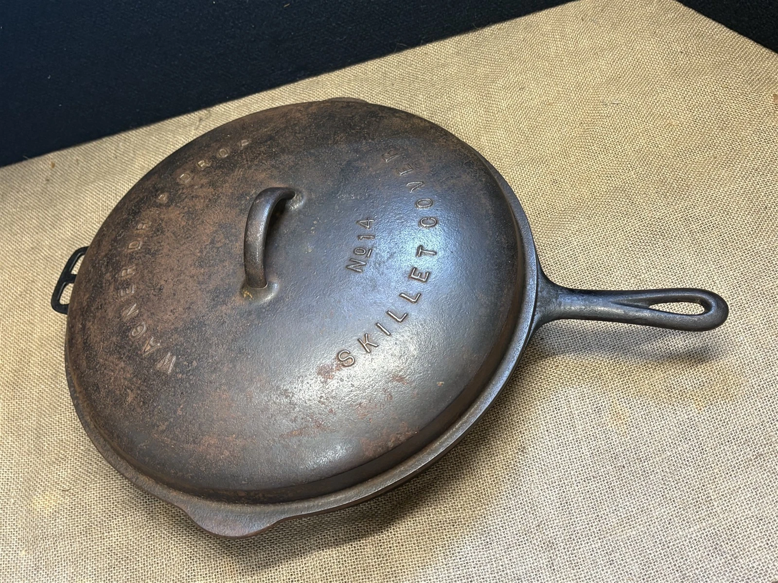 rare Wagner No. 14 cast iron skillet with No. 14 Drip Drop Skillet Cover lid
