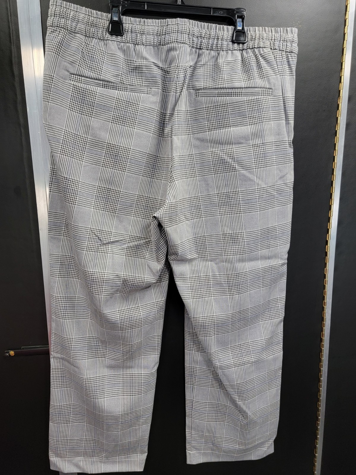 H&M Men’s Short Dress Pants Gray Plaid Drawstring Waistband  Relaxed Fit Size:L thumbnail 2