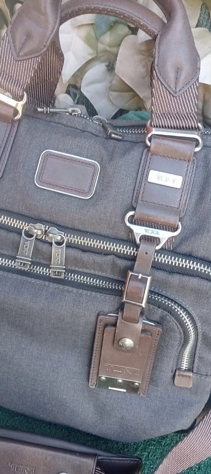 Maletín delgado TUMI Alpha Bravo YUMA tamaño portátil cuero nailon Foto 2 de 4