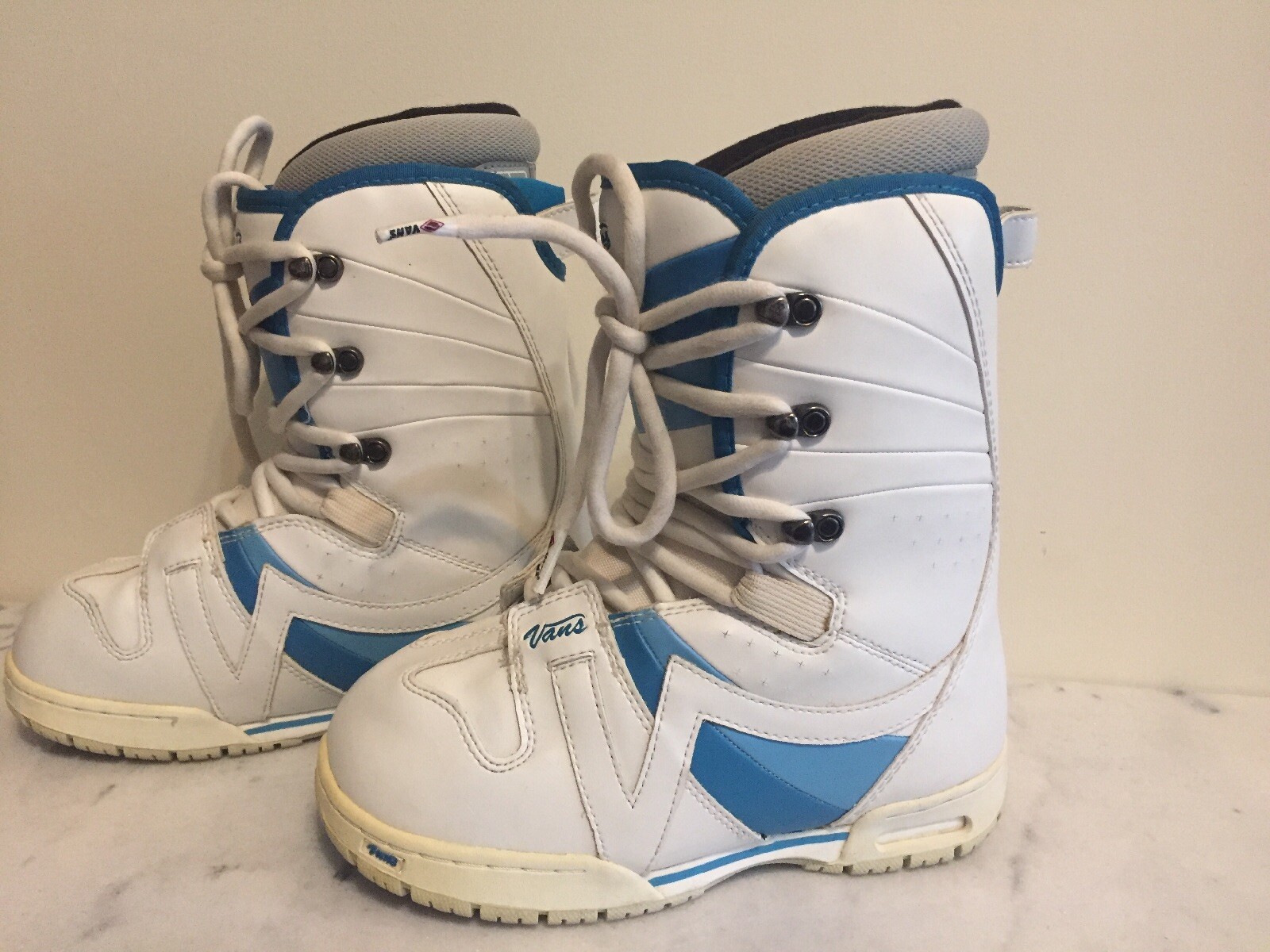 vans emigre snowboard boots