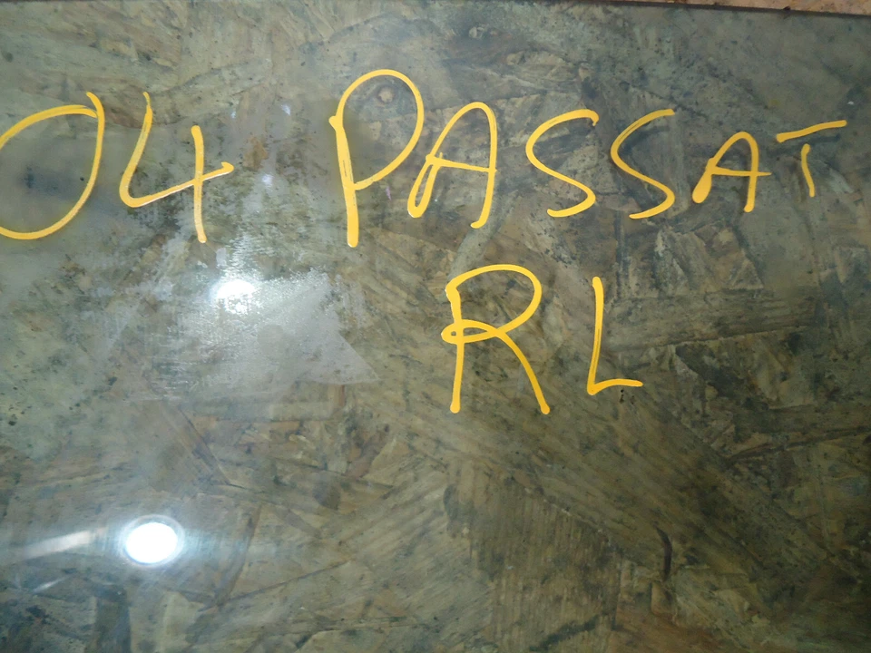 2004 VOLKSWAGEN PASSAT СЕДАН ЗАДНИЙ LH ЛЕВАЯ ДВЕРЬ СТЕКЛО ОКНА - Изображение 2 из 4